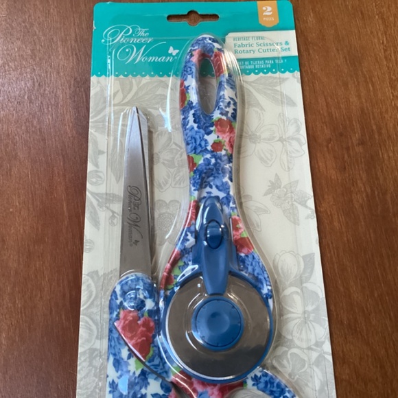 The Pioneer Woman Matte Fabric Scissors and Cutter Set - Picture 2 of 7